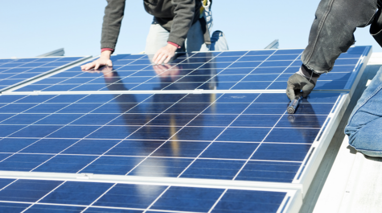 Snel groeiende verkoop van zonnepanelen in Nederland: twee potentiële problemen